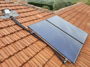 Pose de capteur solaire thermique en toiture, installer un chauffe eau solaire dans le Gers - Installateur chauffe eau solaire Castelnau Barbarens, Saramon, Lartigue, Gimont, Lombez, Samatan - Thermonéo Energies, artisan RGE certifié QualiSol, pose chauffe eau solaire Haute Garonne, Gers, Ariège, devis gratuit solution de chauffage